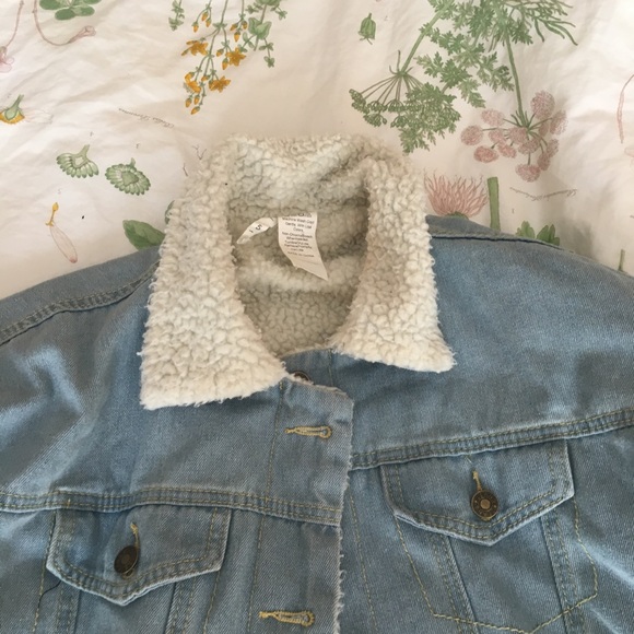 ✨Jean jacket✨ - Picture 2 of 4